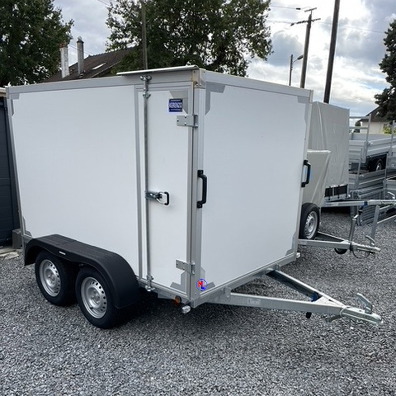 Remolque furgón de doble eje