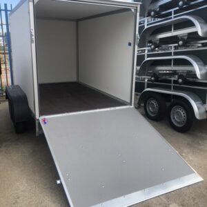 Remolque furgón de doble eje