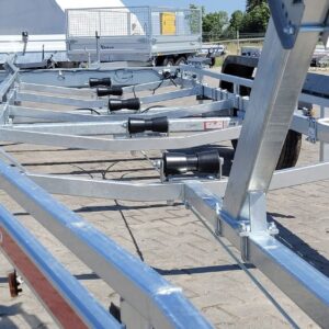 Nuevo remolque para barco B25 Max, eslora 7,3 m, 2500 kg